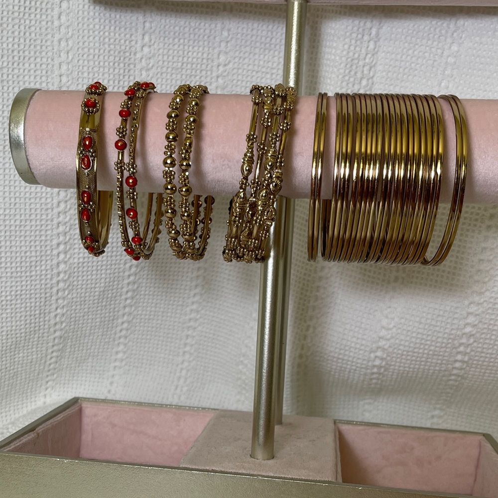 Capri‎ Bangle Set Gold and Red 31 pieces.